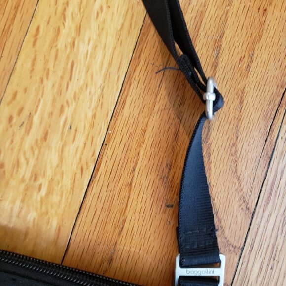 Beautiful Baggalini Bag - Picture 4 of 6